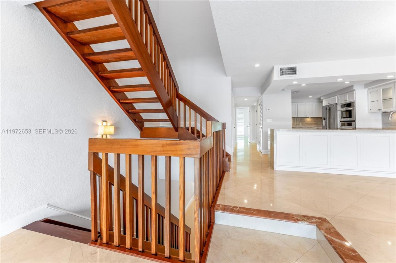 5990 Paradise Point Dr , Palmetto Bay, FL 33157 Photo