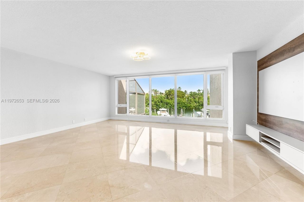 5990 Paradise Point Dr, Palmetto Bay, FL 33157 Photo