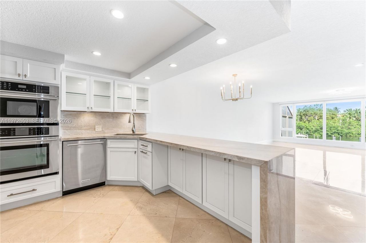 5990 Paradise Point Dr, Palmetto Bay, FL 33157 Photo
