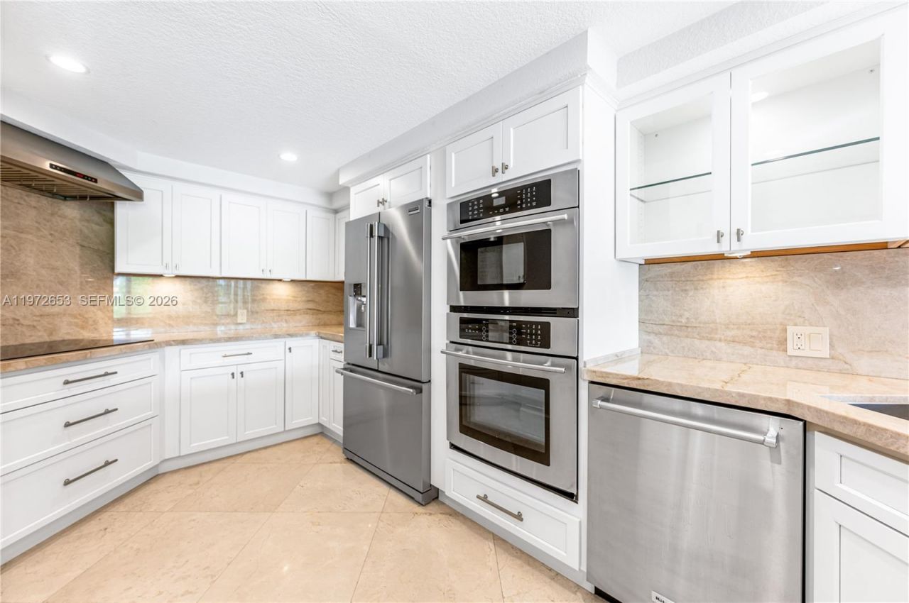 5990 Paradise Point Dr, Palmetto Bay, FL 33157 Photo