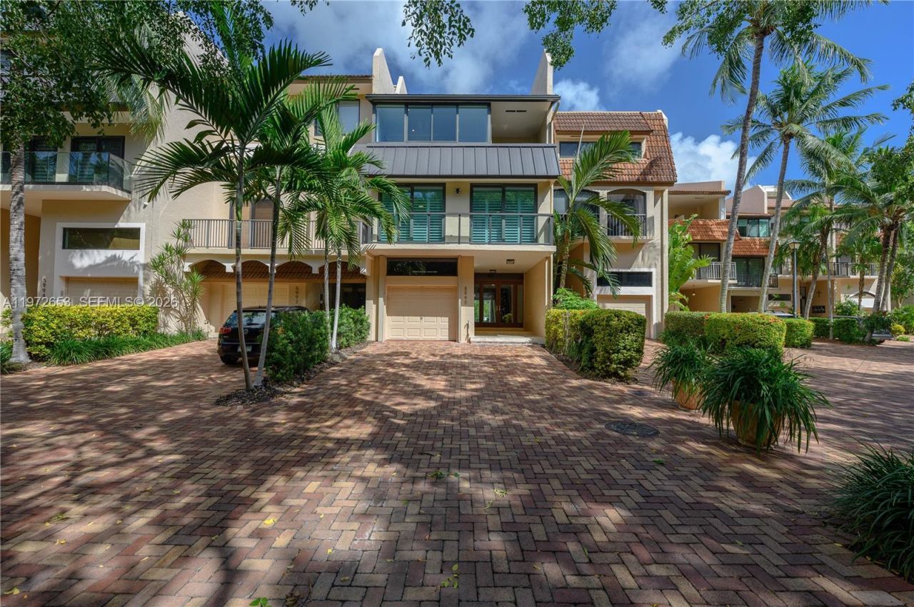 5990 Paradise Point Dr, Palmetto Bay, FL 33157 Photo