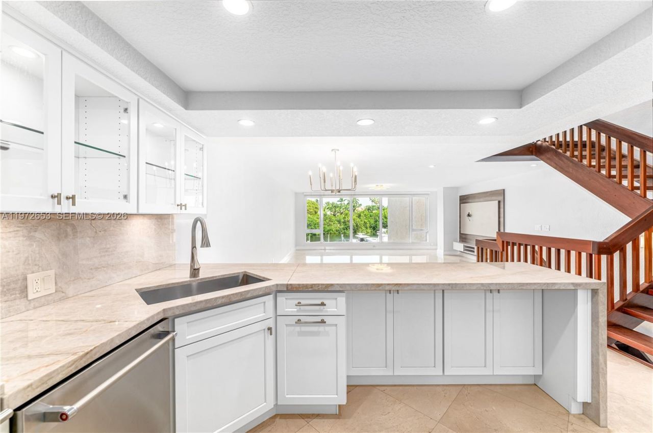 5990 Paradise Point Dr, Palmetto Bay, FL 33157 Photo