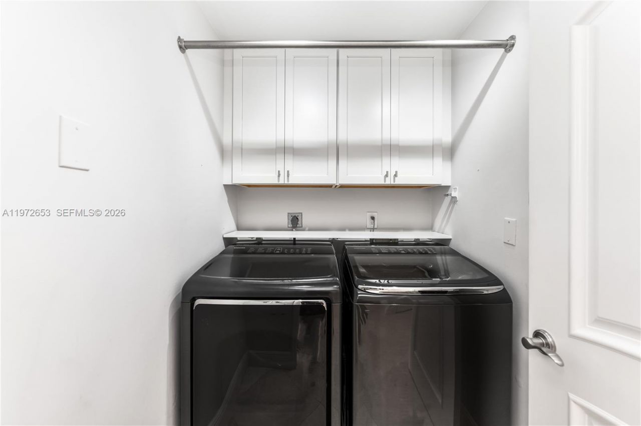 5990 Paradise Point Dr , Palmetto Bay, FL 33157 Photo