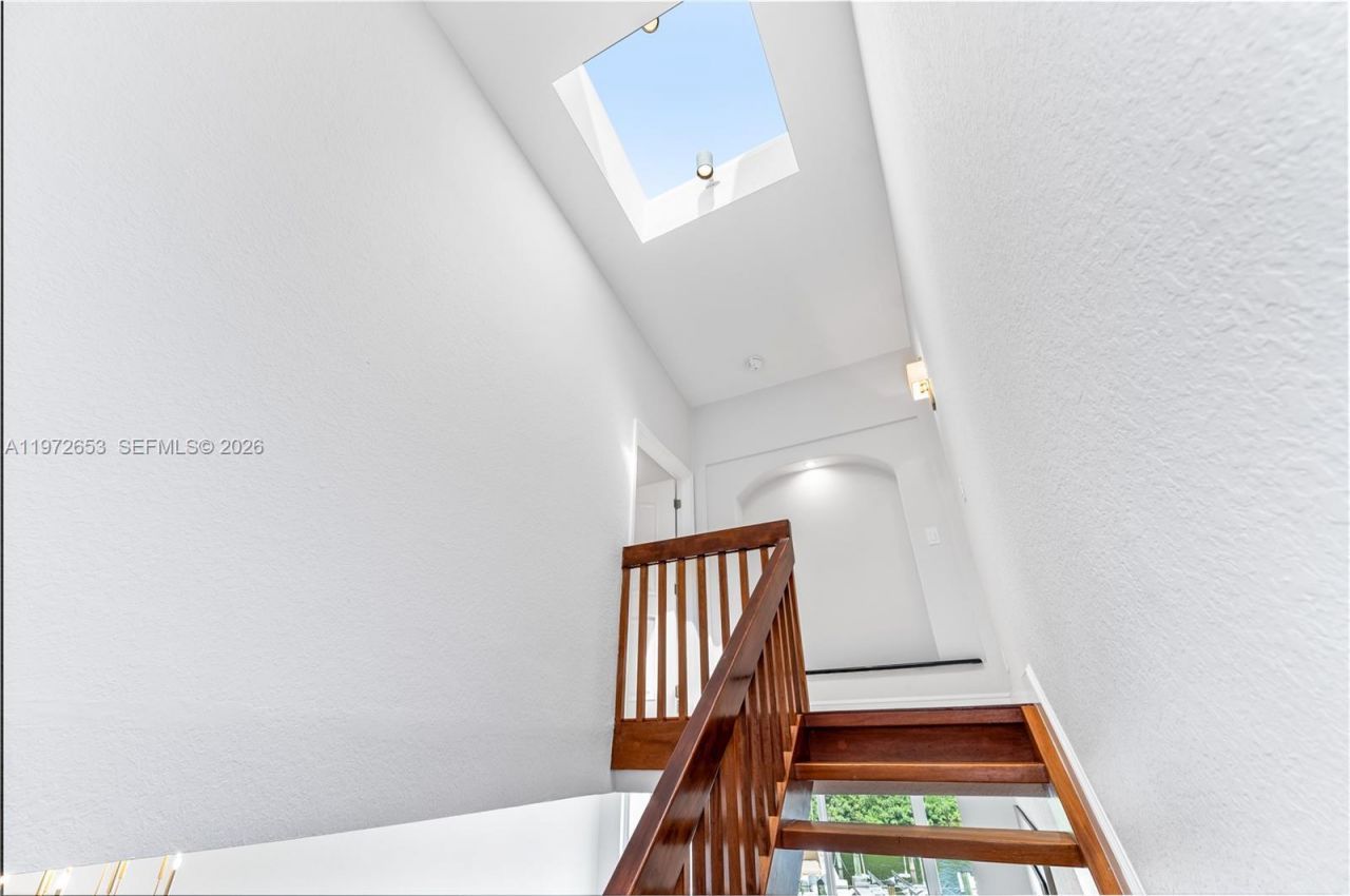 5990 Paradise Point Dr, Palmetto Bay, FL 33157 Photo