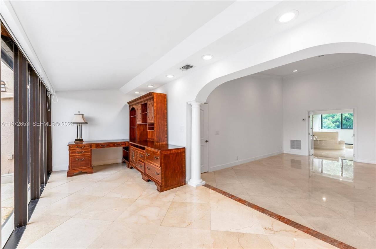 5990 Paradise Point Dr, Palmetto Bay, FL 33157 Photo
