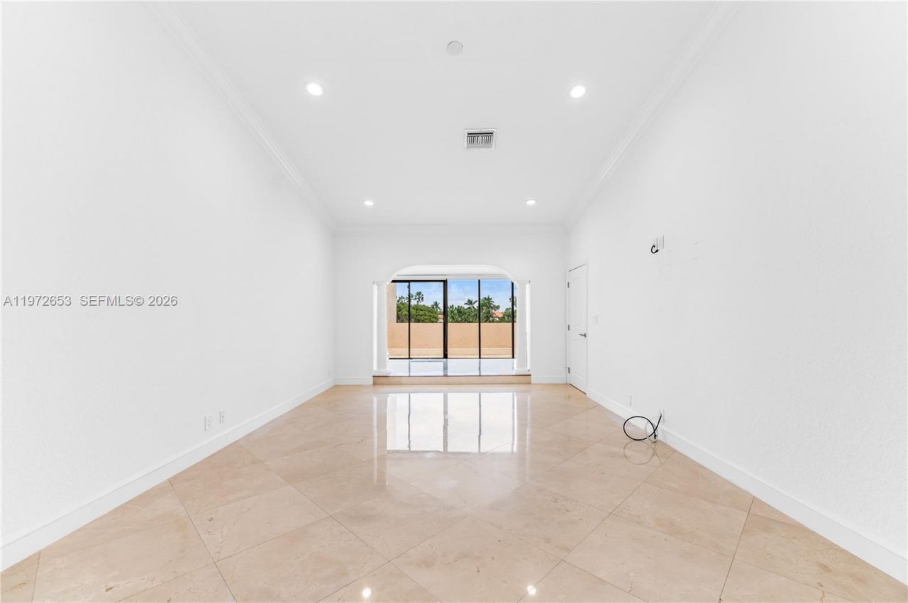 5990 Paradise Point Dr , Palmetto Bay, FL 33157 Photo