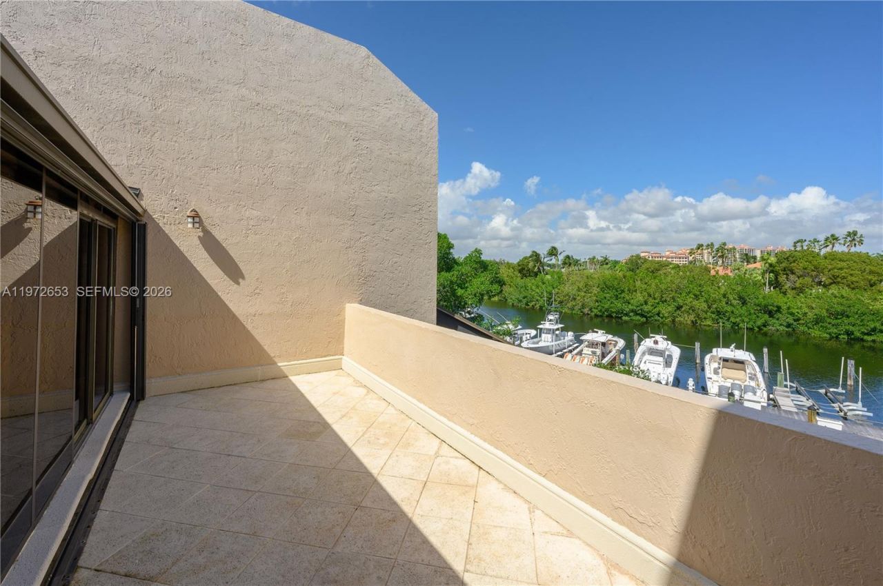 5990 Paradise Point Dr, Palmetto Bay, FL 33157 Photo