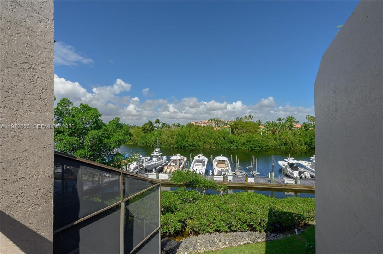 5990 Paradise Point Dr, Palmetto Bay, FL 33157 Photo