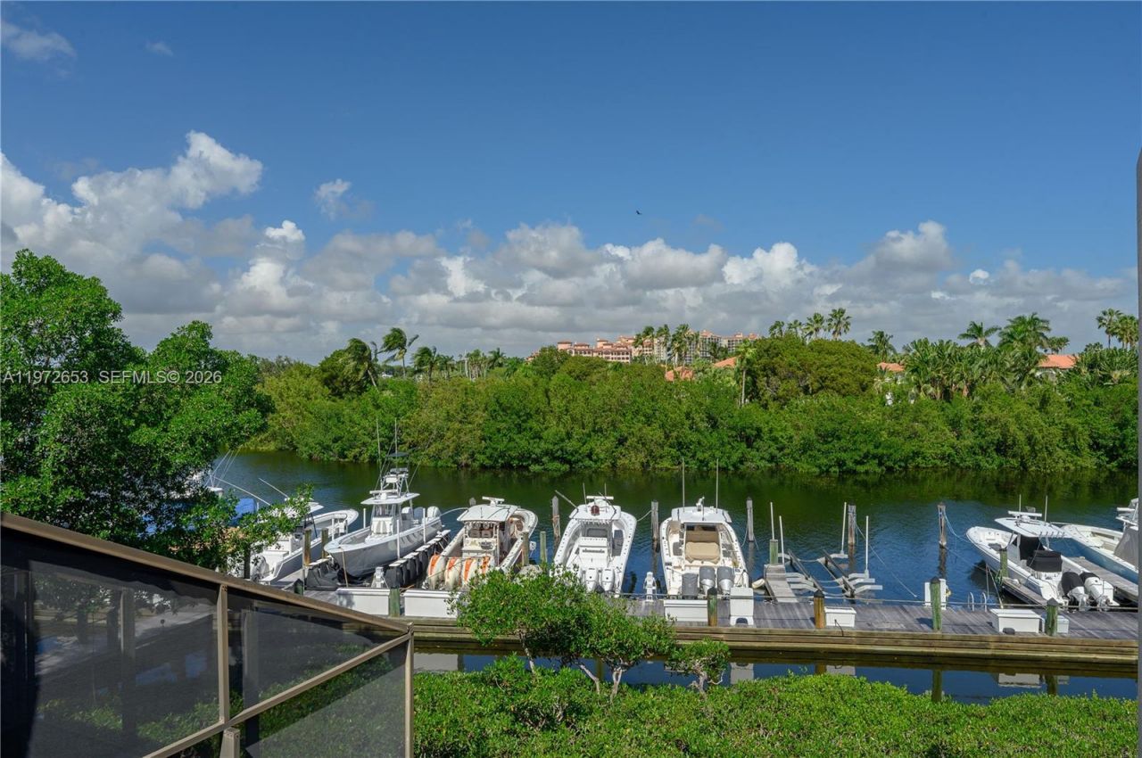 5990 Paradise Point Dr, Palmetto Bay, FL 33157 Photo