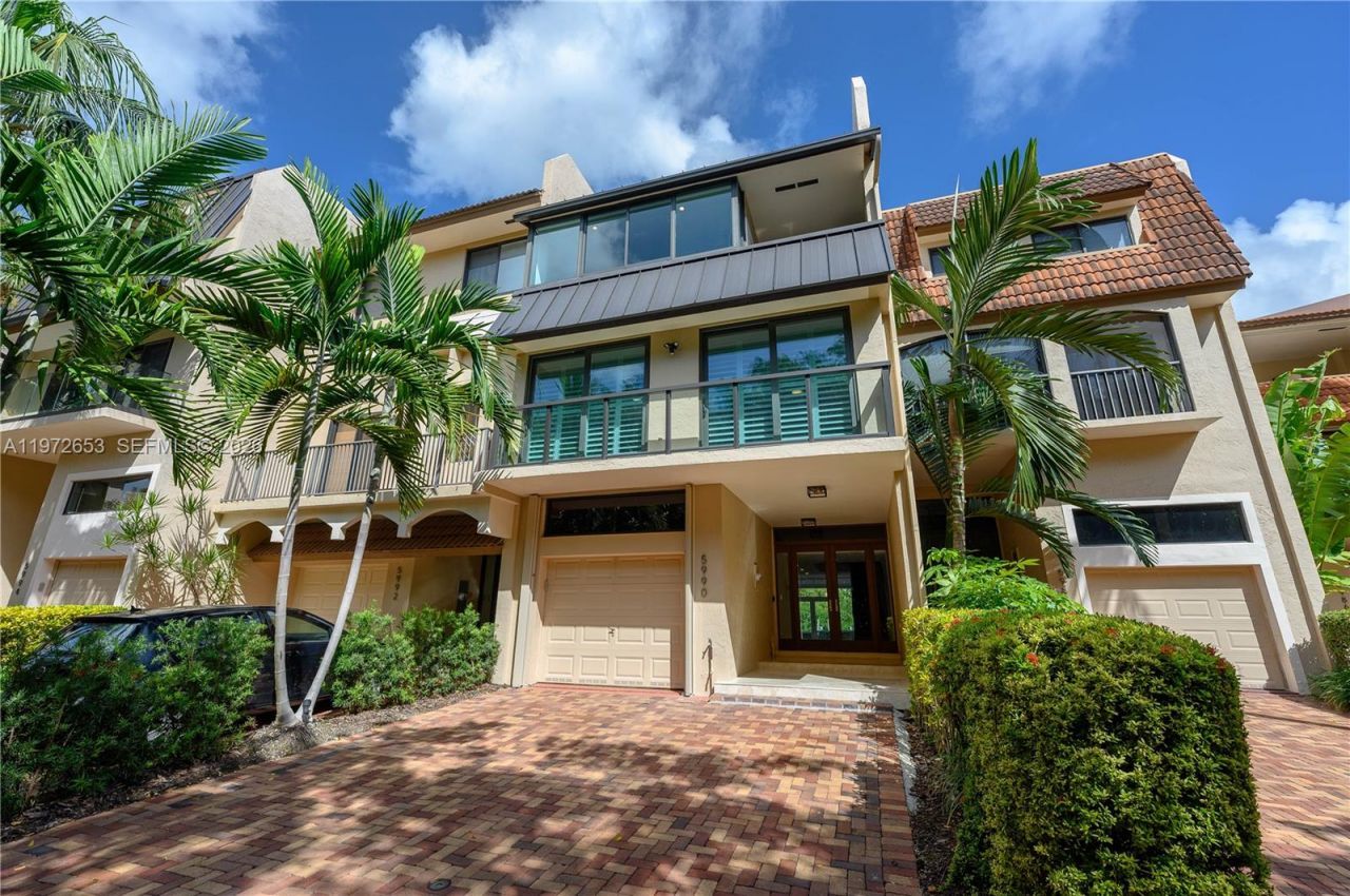 5990 Paradise Point Dr, Palmetto Bay, FL 33157 Photo