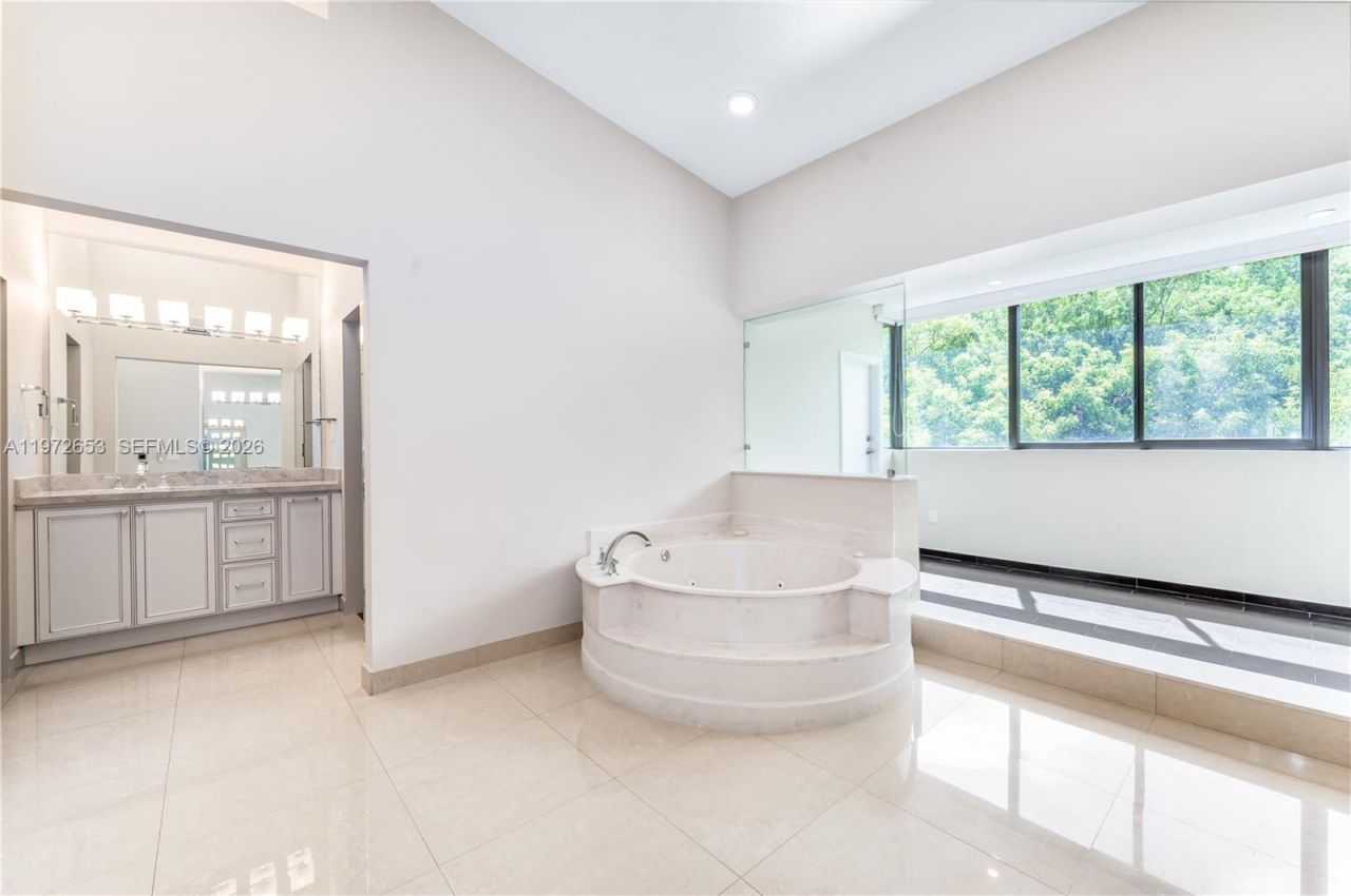 5990 Paradise Point Dr, Palmetto Bay, FL 33157 Photo