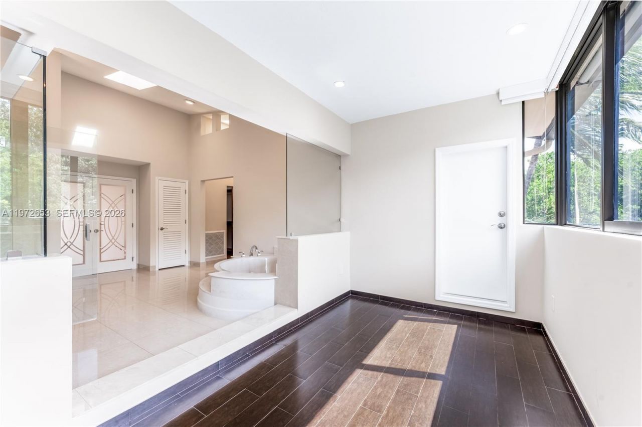 5990 Paradise Point Dr , Palmetto Bay, FL 33157 Photo