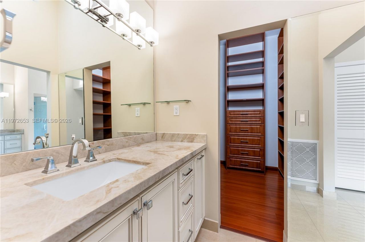 5990 Paradise Point Dr, Palmetto Bay, FL 33157 Photo
