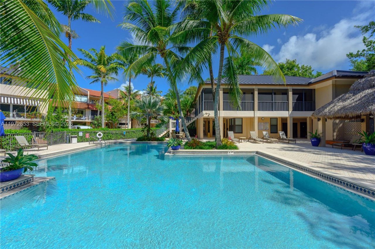 5990 Paradise Point Dr , Palmetto Bay, FL 33157 Photo