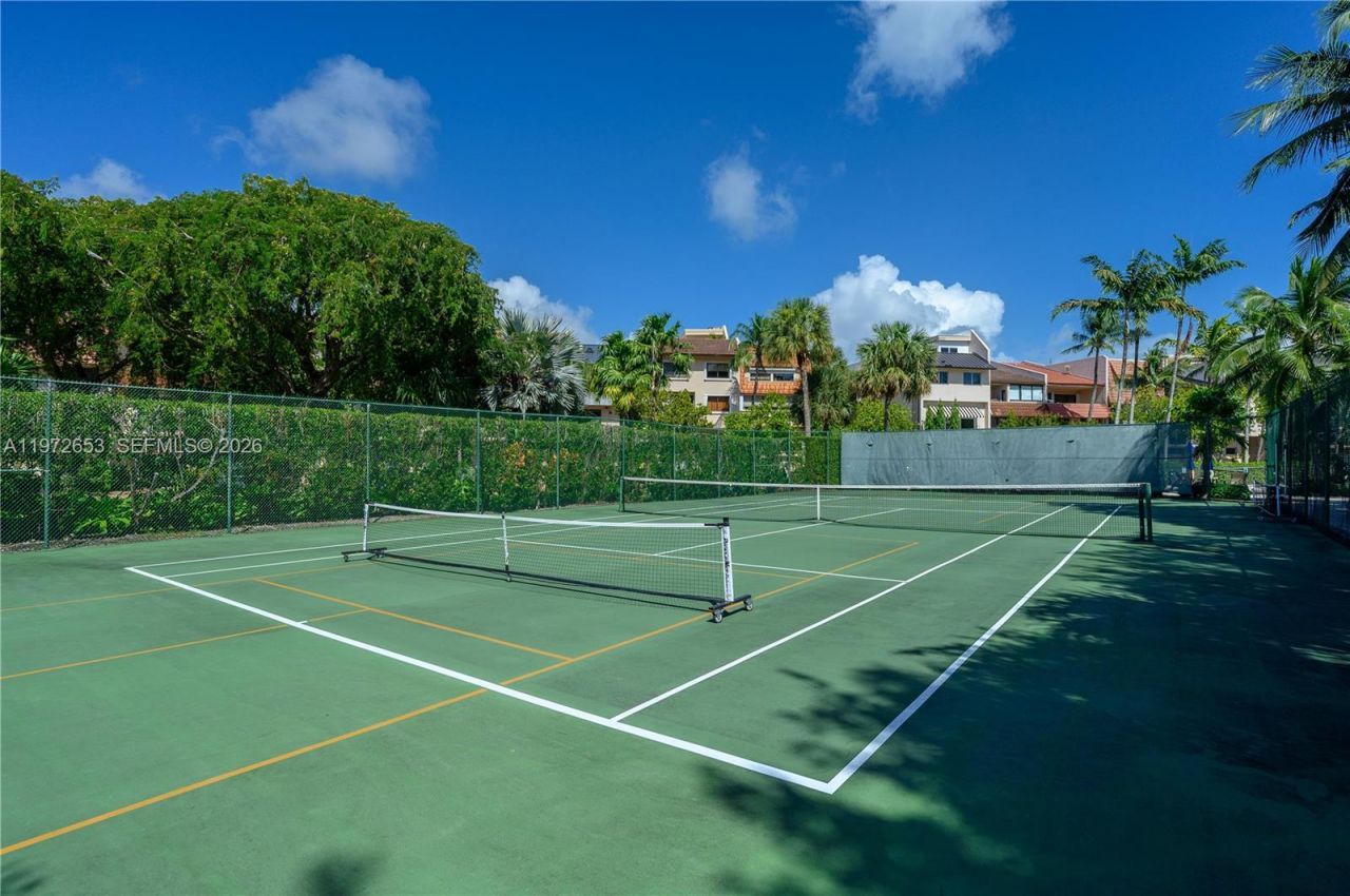 5990 Paradise Point Dr, Palmetto Bay, FL 33157 Photo