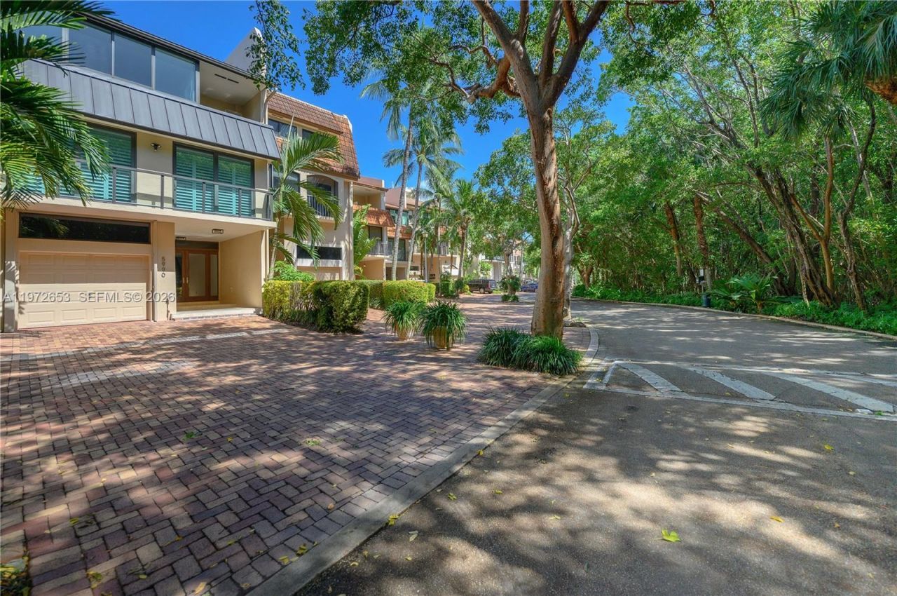 5990 Paradise Point Dr, Palmetto Bay, FL 33157 Photo
