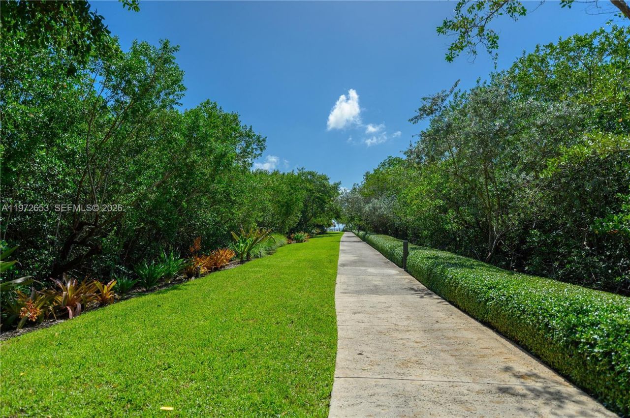 5990 Paradise Point Dr, Palmetto Bay, FL 33157 Photo
