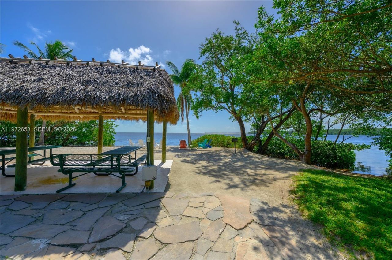 5990 Paradise Point Dr, Palmetto Bay, FL 33157 Photo