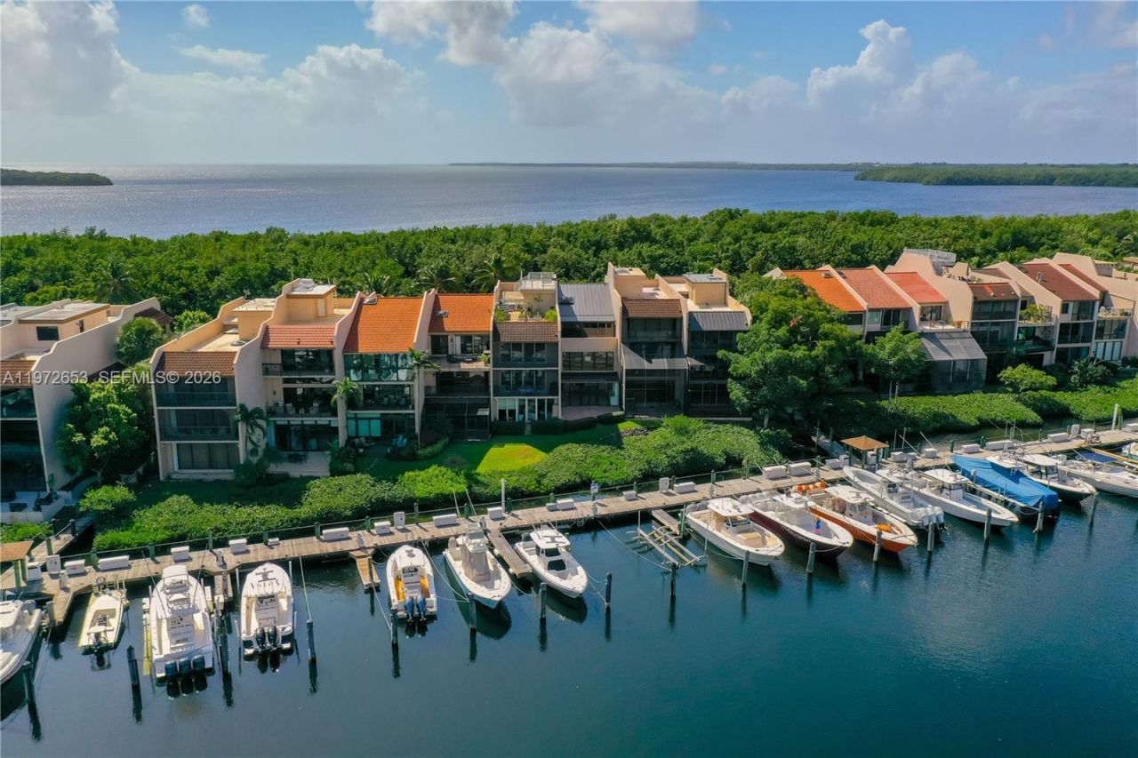 5990 Paradise Point Dr, Palmetto Bay, FL 33157 Photo
