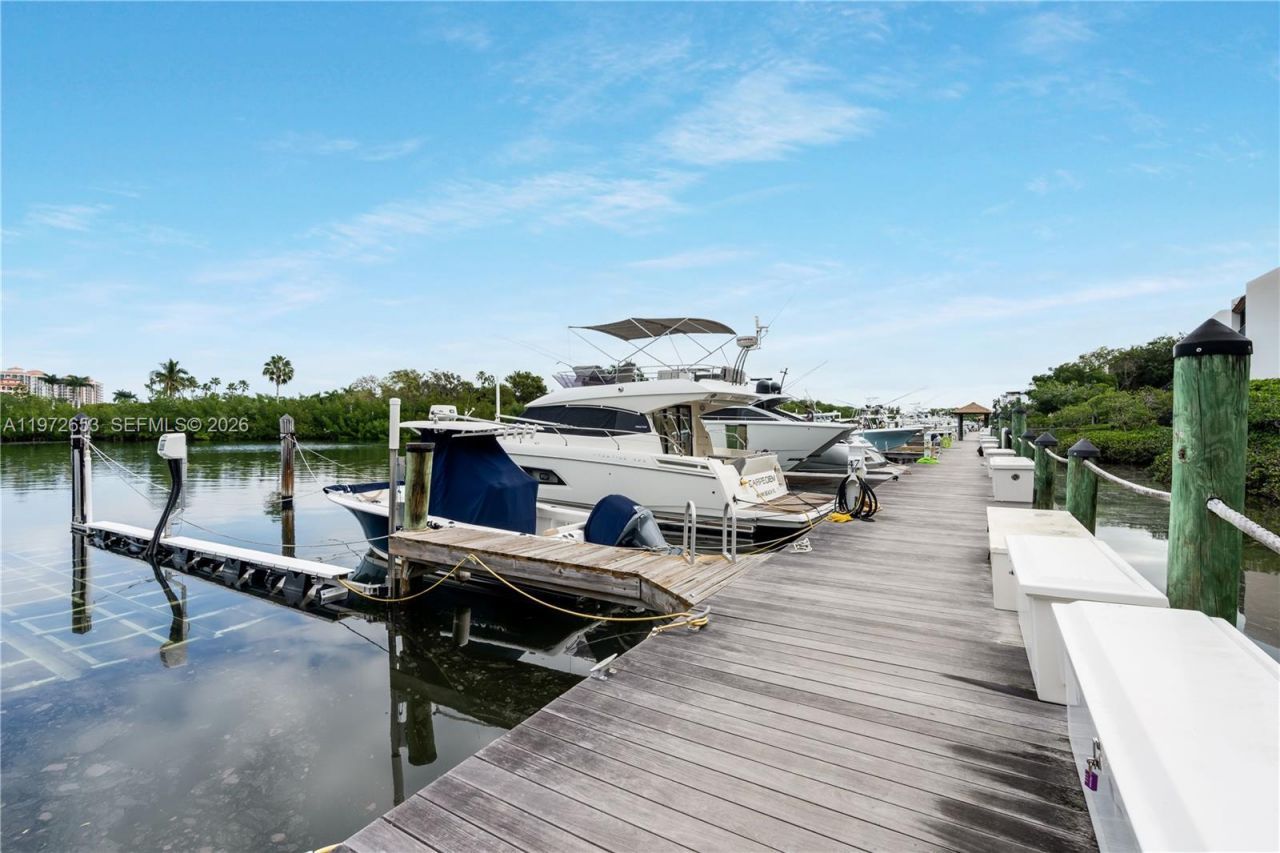 5990 Paradise Point Dr, Palmetto Bay, FL 33157 Photo