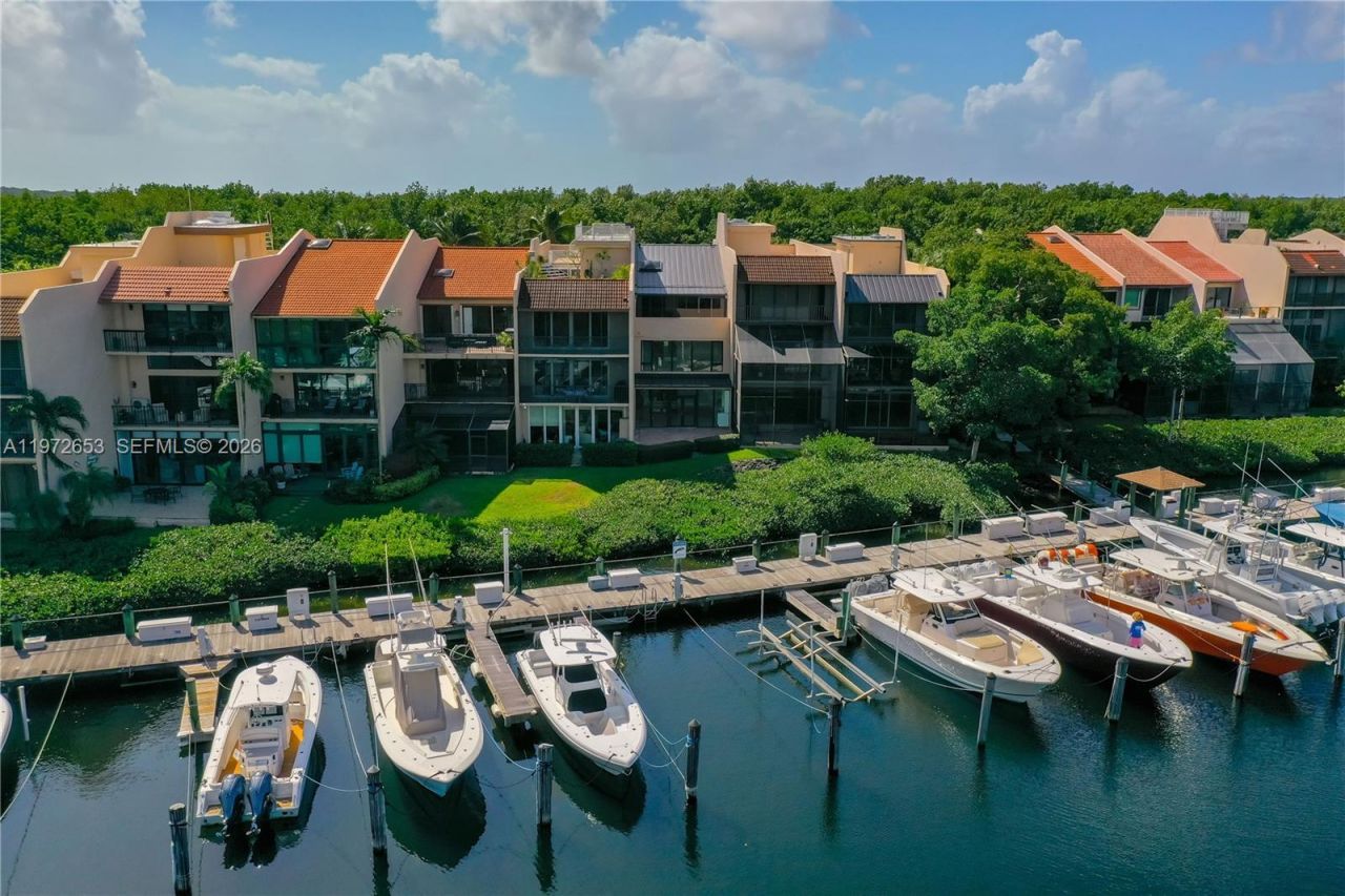 5990 Paradise Point Dr, Palmetto Bay, FL 33157 Photo