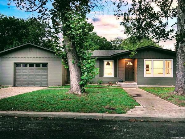 511 Olive St, Fredericksburg, TX 78624
