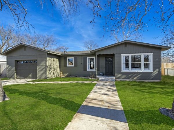 511 Olive St, Fredericksburg, TX 78624