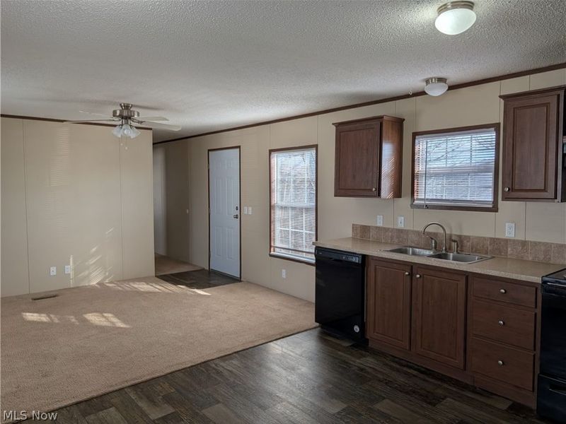 230 Cedar Brook Drive, Elyria, OH 44035 Photo 2