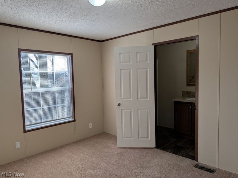 230 Cedar Brook Drive, Elyria, OH 44035 Photo 5