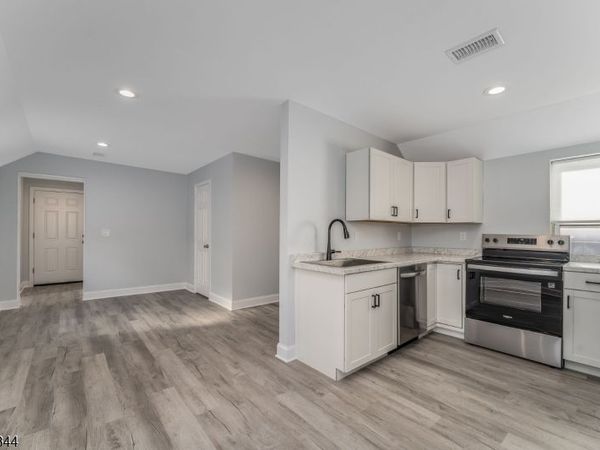 48 W Somerset St, Raritan, NJ 08869