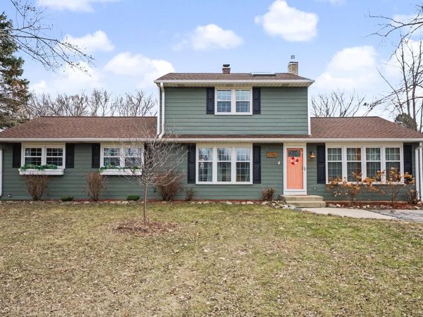 330 Kossow ROAD, Waukesha, WI 53186