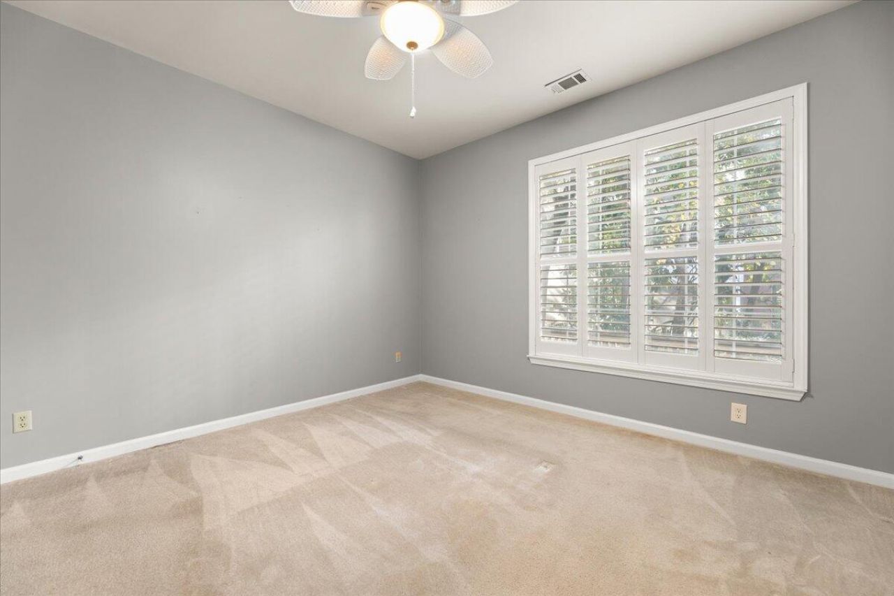 1600 Long Grove Drive Photo 13