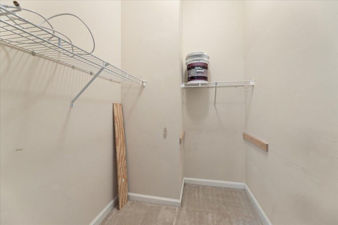 1600 Long Grove Drive Photo 15