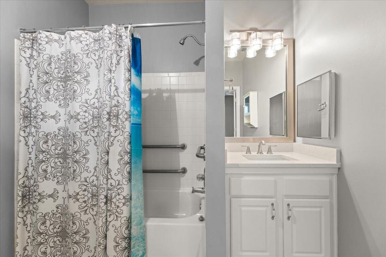 1600 Long Grove Drive Photo 16