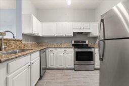 1600 Long Grove Drive photo 4