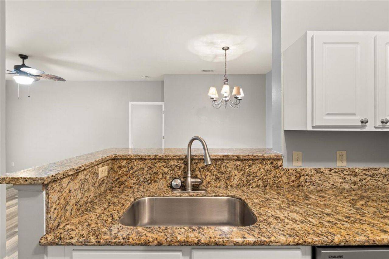 1600 Long Grove Drive Photo 5