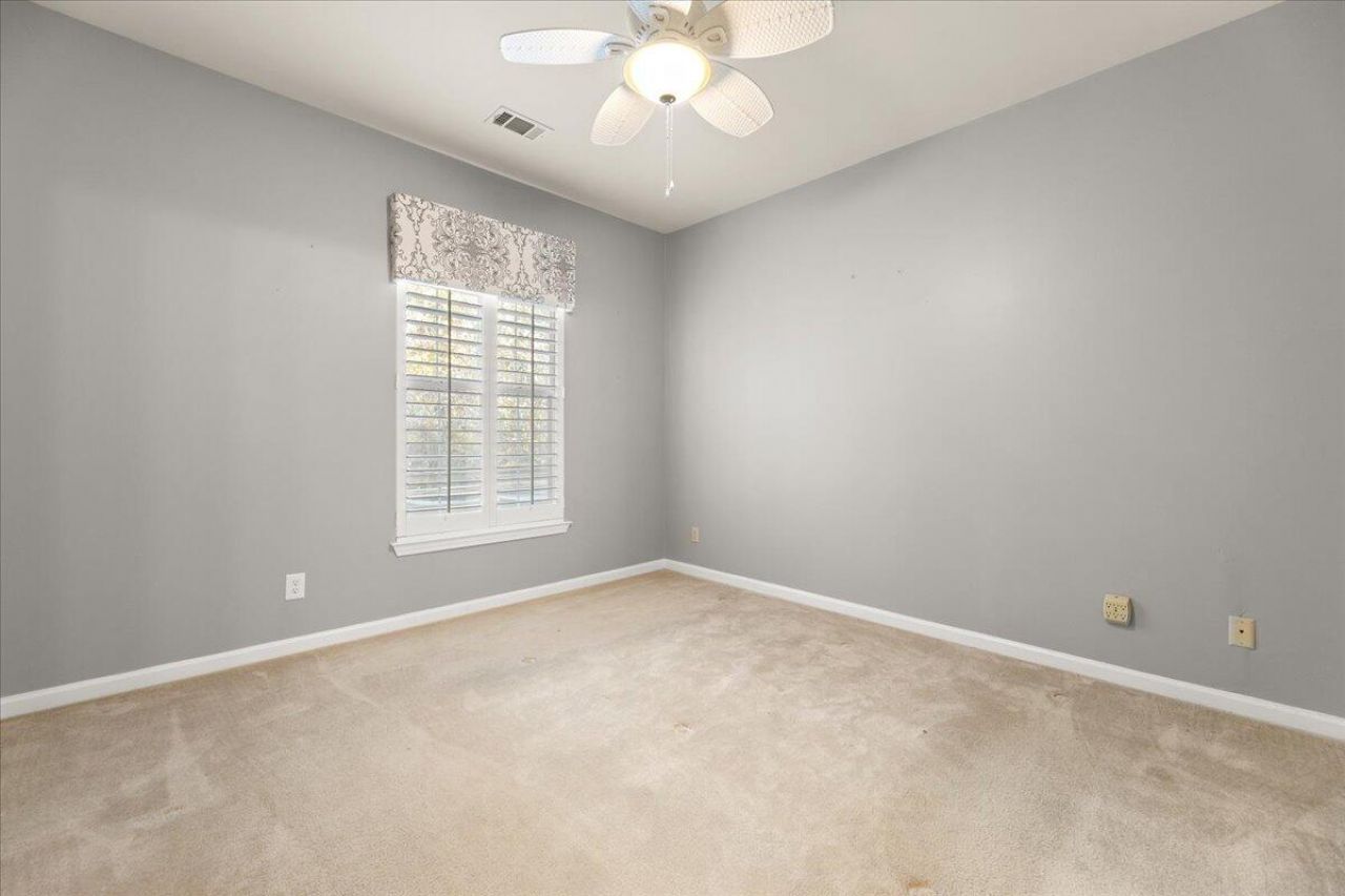 1600 Long Grove Drive Photo 9