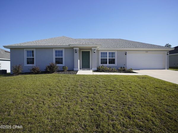 2209 Chase Street , Chipley, FL 32428