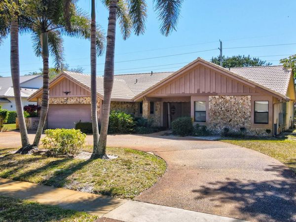 2910 Banyan Boulevard Circle NW, Boca Raton, FL 33431