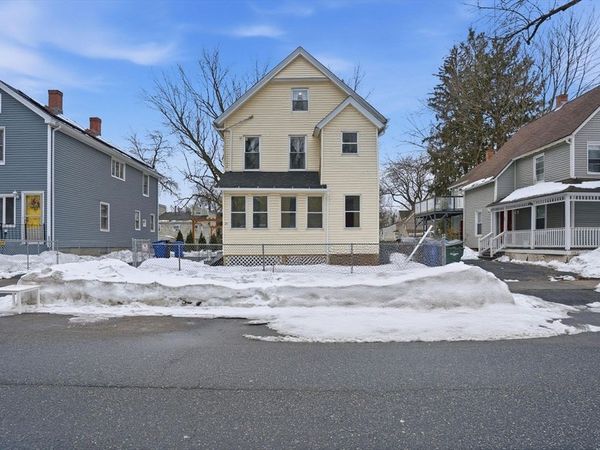 31 Washburn St, Springfield, MA 01107
