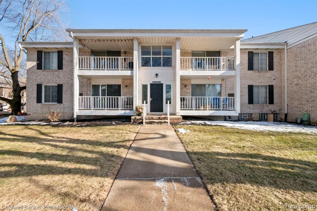 36060 Ann Arbor Trail, Livonia, MI 48150 Main Photo