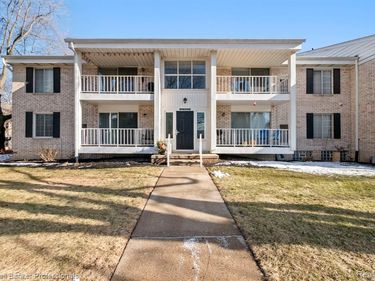 36060 Ann Arbor Trail, Livonia, MI 48150