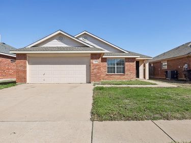 10904 Braemoor Drive, Fort Worth, TX 76052