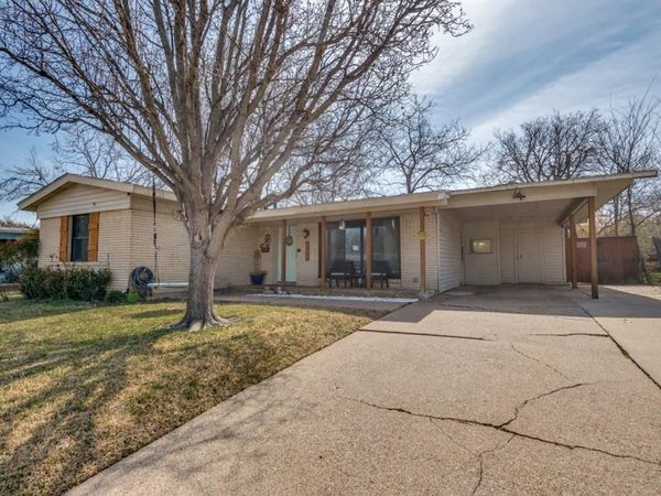 2206 Cloverdale Street, Arlington, TX 76010