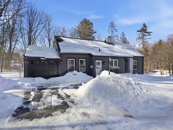 1962 Allen St, Springfield, MA 01118