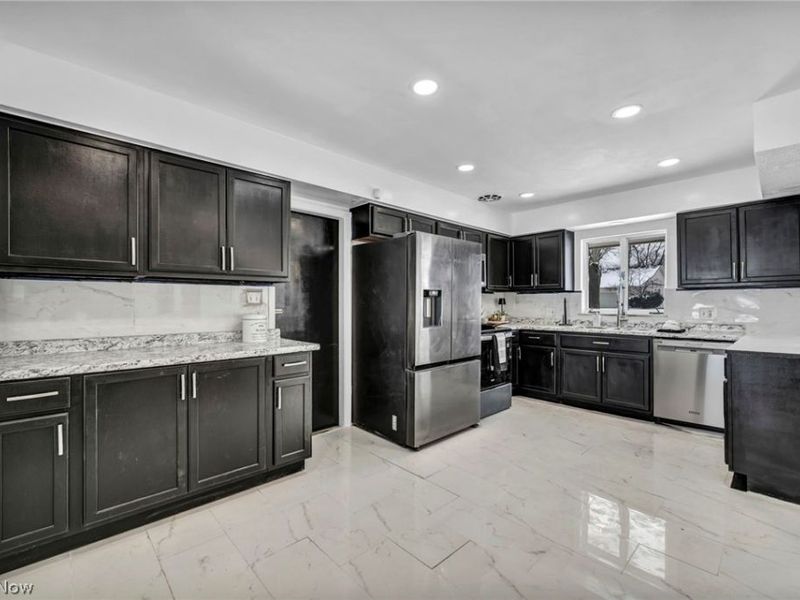 1081 Carver Road, Cleveland Heights, OH 44112 Photo 11