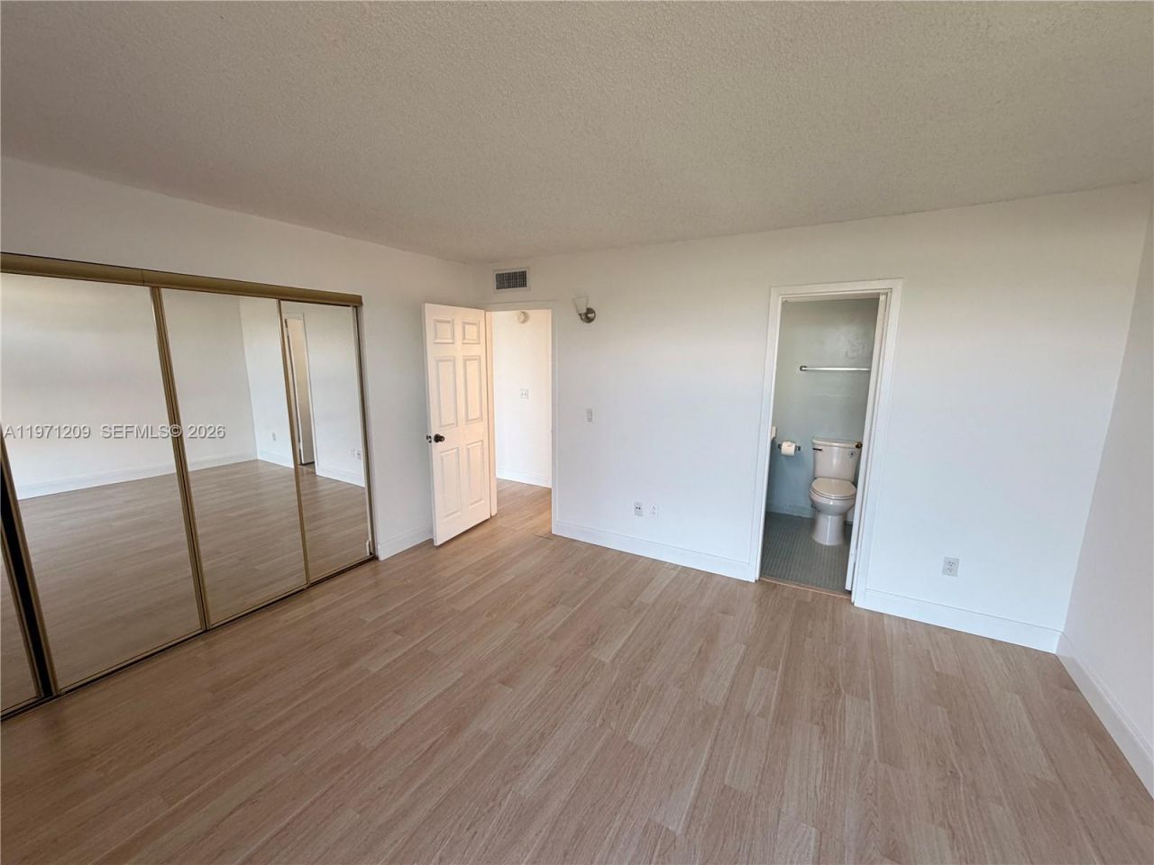 2350 NE 135th St , Unit 503, North Miami, FL 33181 Photo