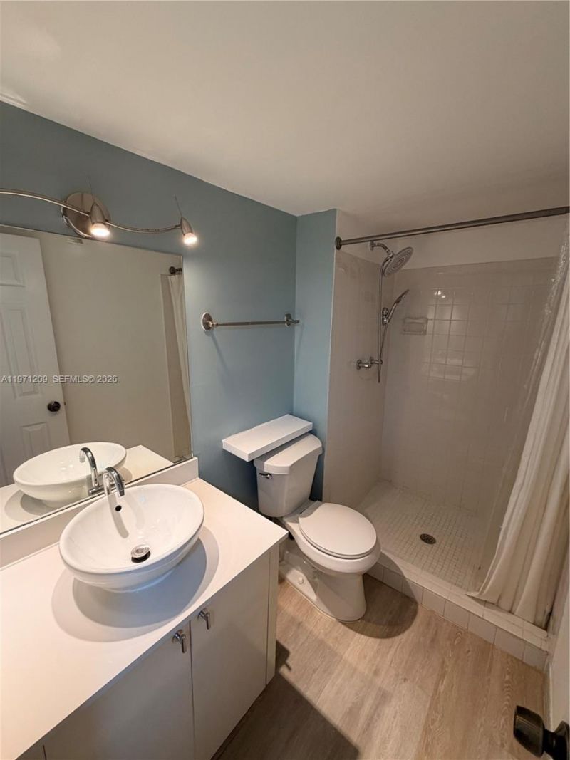 2350 NE 135th St , Unit 503, North Miami, FL 33181 Photo