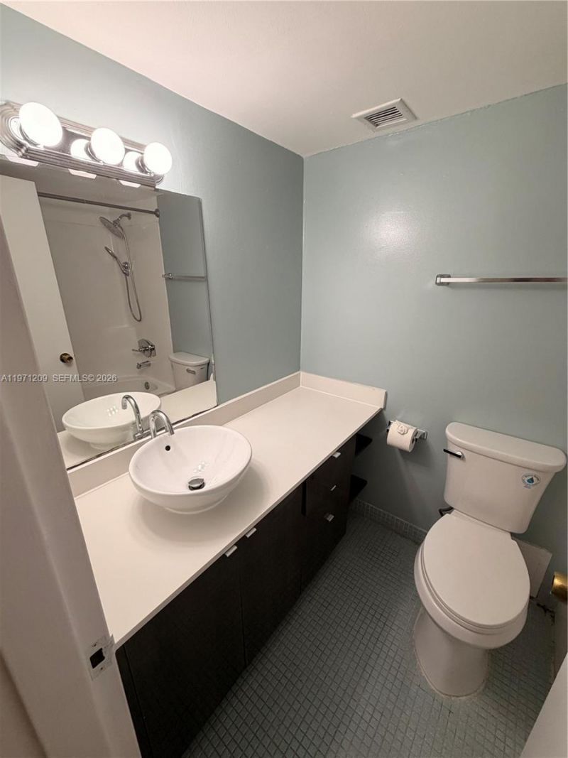 2350 NE 135th St , Unit 503, North Miami, FL 33181 Photo