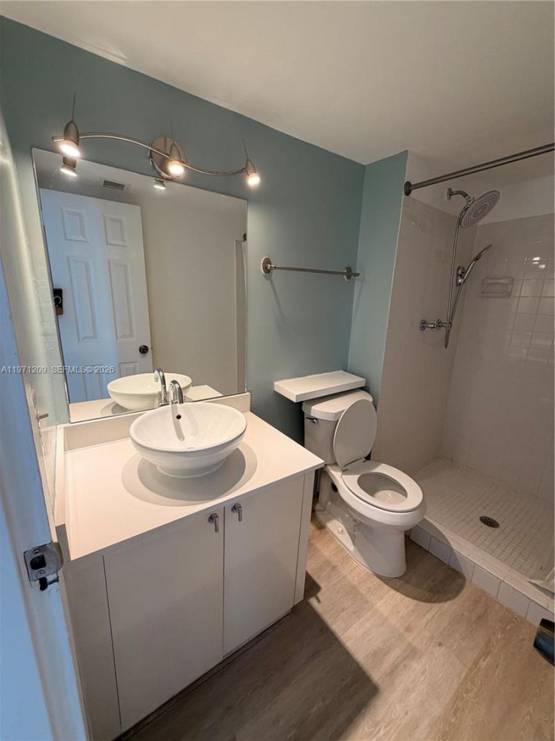 2350 NE 135th St , Unit 503, North Miami, FL 33181 Photo